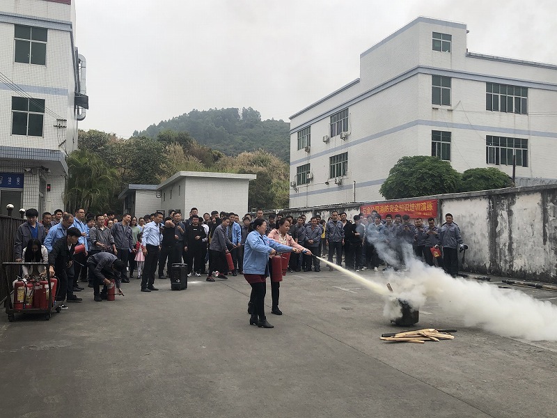 財(cái)務(wù)美女滅火演習(xí) 財(cái)務(wù)美女滅火演習(xí)